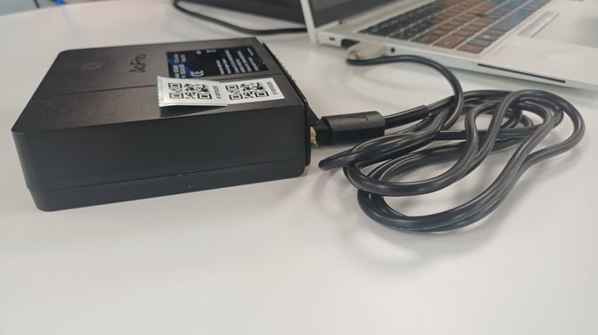 SCS 800 Cradle cable connected 002